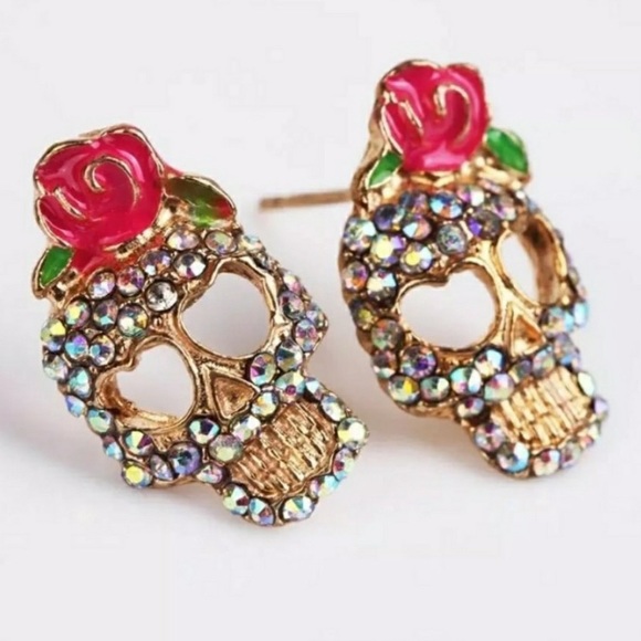 Jewelry - 💀last one!🔥 Skull rhinestone earrings